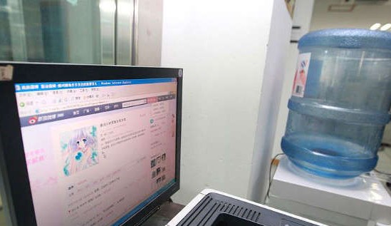 浙大饮水机萌娘爆红网络 水开自动发微博