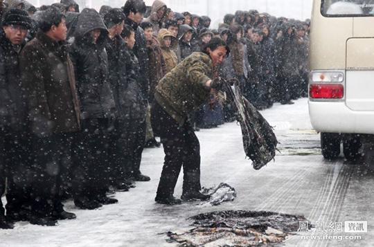 金正日遗体告别仪式开道警车疑系中国产 金正日遗体告别仪式开道警车疑系中国产