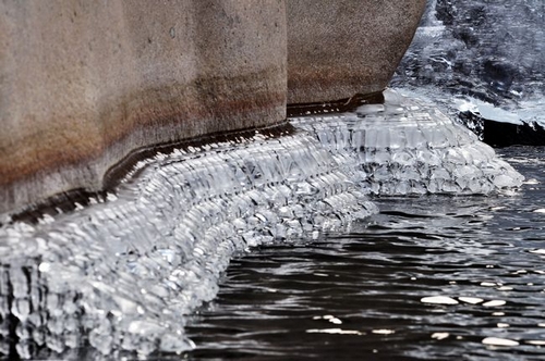 青岛北九水现冰瀑奇观 冰清玉洁似世外仙境