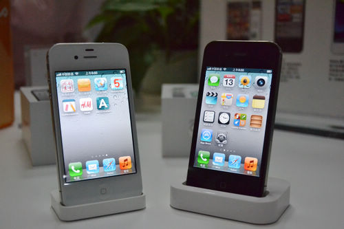 iphone4s开售，青岛iphone4s真机实拍，销售员介绍iphone4s套餐及办理方法