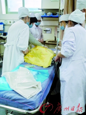 广东新生女婴被弃路边 头遭动物啃食鼻子消失