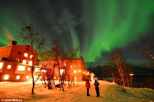 6年多来最强太阳风暴袭击地球 引发罕见北极光景观
