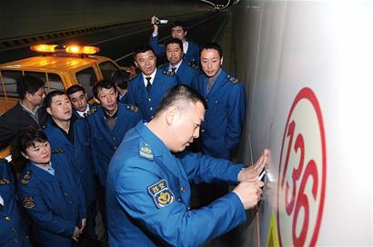 探秘青岛胶州湾隧道内逃生法门