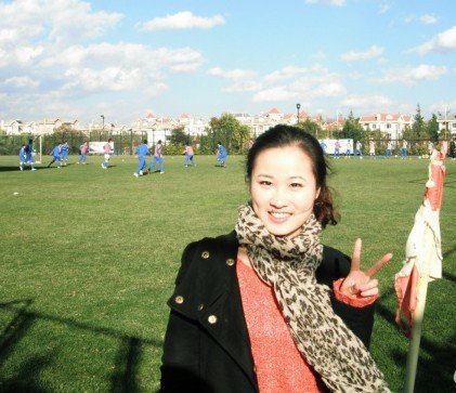 女记者采访遭掐脖踢打 大连足协称其无证件