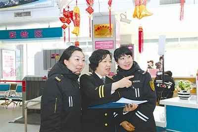 苏学芬中是个普通人，女儿、母亲、妻子这些角色她当得都不如这个站长尽职。