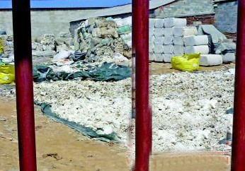 揭再生棉流通链:小作坊破布旧絮制棉运进纺织厂