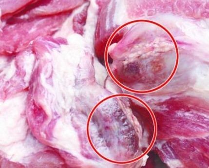 图为唐女士买到的猪肉。