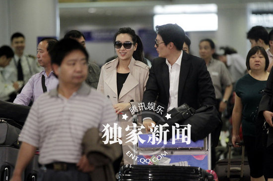杨恭如郑国霖恋情曝光机场现身高调秀恩爱组图
