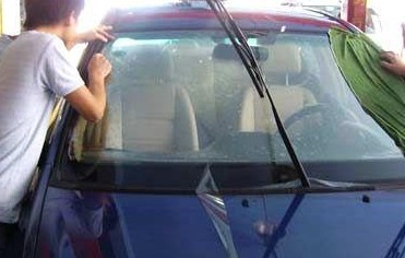 汽车贴膜致开车头晕目眩 劣质膜暗藏安全隐患