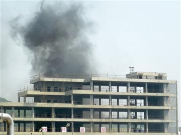 株洲路华仁药业在建车间起大火 瞬间变黑夜