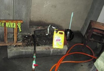 消毒餐具仅用洗洁精冲洗 包装后送到农家宴