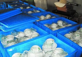 消毒餐具仅用洗洁精冲洗 包装后送到农家宴