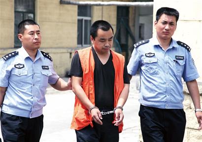 青岛男子将28人骗到俄罗斯