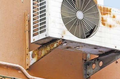 空调室外机成定时炸弹 寿命10年机架仅用5年