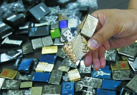 江北警方查获的假冒名牌打火机