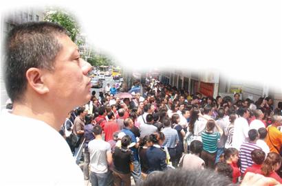 高考场外父母的脸