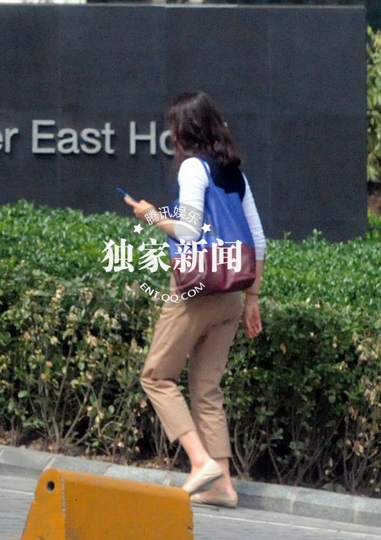 柯蓝素颜与黄志忠会友腰身浑圆似怀孕妇女组图