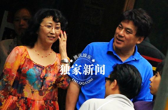 朱时茂携妻儿现身疑作秀撇清绯闻妻子背景曝光组图