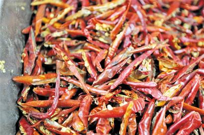 青岛医院食堂发霉辣椒炒菜 果酱过期半年