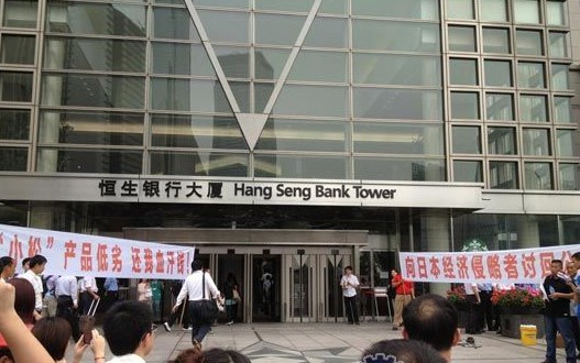 小松再陷质量门