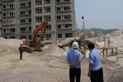 世园会周边遍布非法采砂厂 城管出动强拆