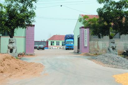 青岛金华花生油惊现头发丝