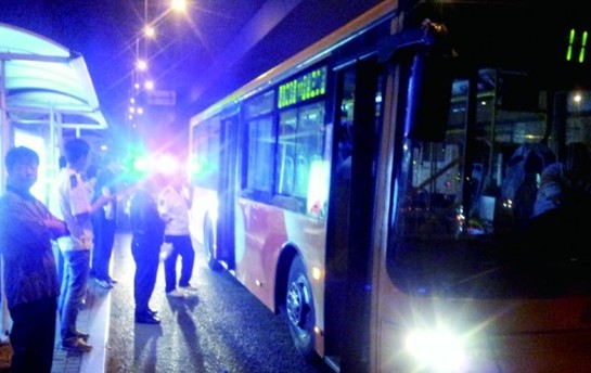 醉汉拳打司机太阳穴只因公交颠一下 醉汉拳打司机太阳穴只因公交颠一下