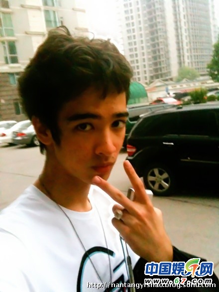 韦唯混血儿子近照