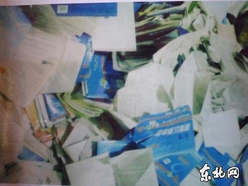 中学逃避纪委检查违规收费烧书