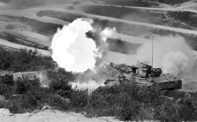 韩美三八线实弹演习 现场现朝鲜国旗疑变弹靶 韩美三八线实弹演习 现场现朝鲜国旗疑变弹靶