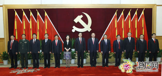 6月22日下午,中共中央政治局委员、国务院副总理、重庆市委书记张德江率领新当选的第四届市委常委同采访市第四次党代会的中外媒体记者亲切见面 6月22日下午,中共中央政治局委员、国务院副总理、重庆市委书记张德江率领新当选的第四届市委常委同采访市第四次党代会的中外媒体记者亲切见面