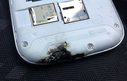 三星一款Galaxy S III旗舰手机在汽车内爆炸