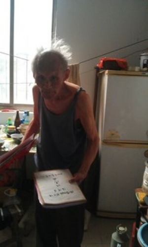 退休后捡破烂扬州老人捐11万建爱心基金