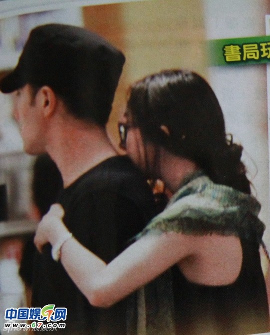 素颜杨幂挽刘恺威扫廉价货