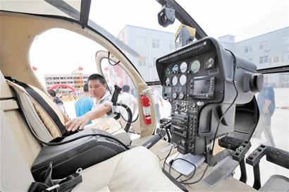 青岛市民考飞机驾照学费20万 通过率不到一半