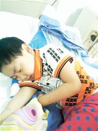 4岁女孩凌晨被弃车轮下 留纸条称不会吃饭