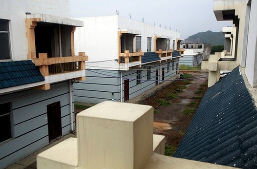 广西来宾灾民安置小区被指豆腐渣工程