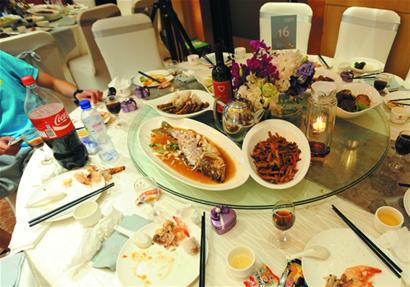 婚宴浪费变剩宴 青岛1年倒掉数亿元