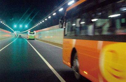 胶州湾大桥海底隧道通车一周年