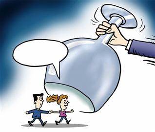 妙龄美女酒托专骗男网友 一顿饭能抽成千元