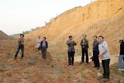 数万年前青岛已有人类居住 河岸现古代石器