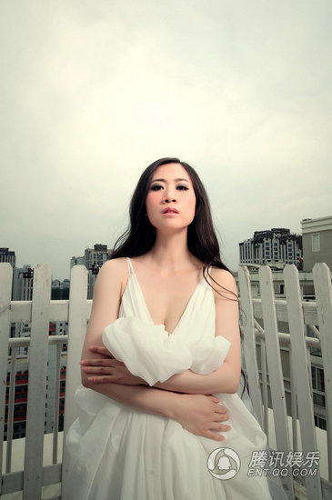 芙蓉姐姐自曝未婚生子遭抛弃 男友偷偷约会小三