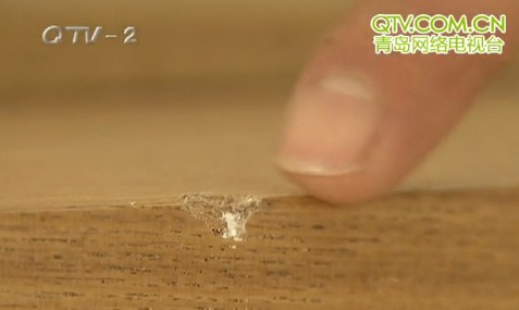 男子1万6买实木家具3年才知被骗 商家称桌腿是就算