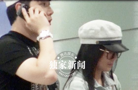 秦岚返京体型明显发福 出机场帅哥陪同