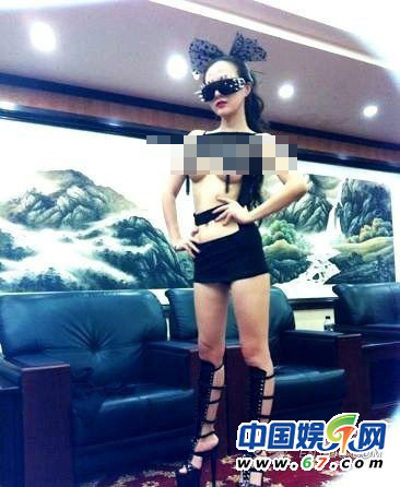 干露露奇装异服再战车展