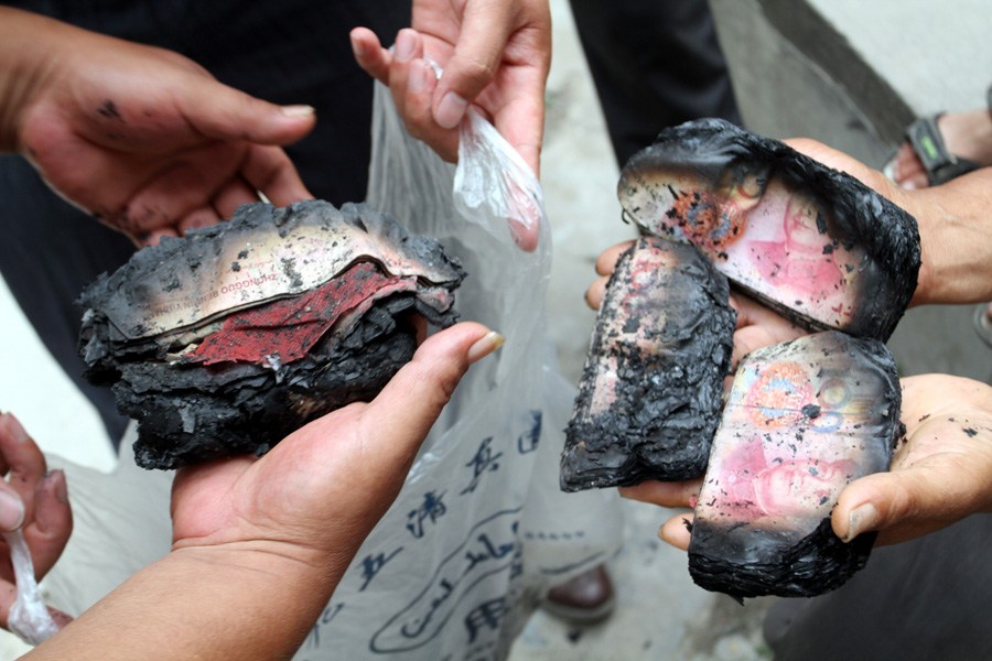 　7月2日上午，商丘，宁陵县刘楼乡无咎屯村村民郑传营多年的积蓄18.55万被烧成灰烬。