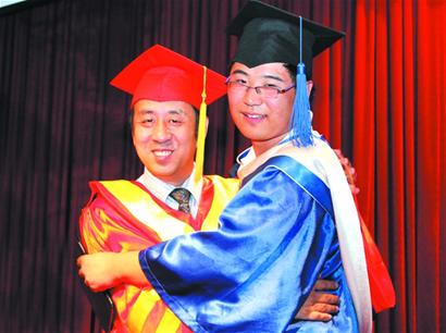 青职院长致辞潮爆毕业典礼 劝学生不要恨爹不成刚