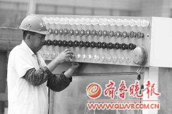 青岛啤酒节嘉年华直击:德意等设备来青 无敌大飞轮重磅亮相