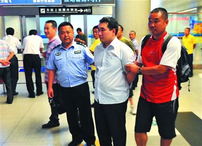 银行职员自封赌神澳门豪赌 套现200万全输光