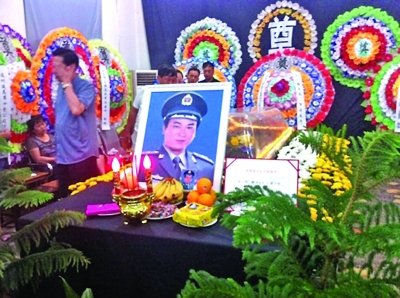 高富帅闯火海救10员工后死亡 每天伙食费仅12元